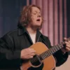 Des nouvelles de Lewis Capaldi qui sort 5 titres inédits